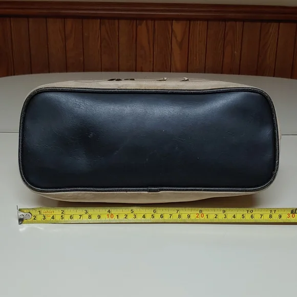 Frankie and Johnnie Dainty Vintage Shoulder Bag - Picture 9 of 16